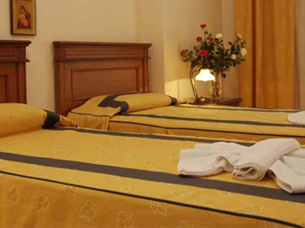 Kalabaka-hotel-kosta-famissi-twin-room
