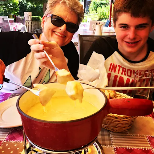 Swiss-Alps-fondue-food-_sumerhall