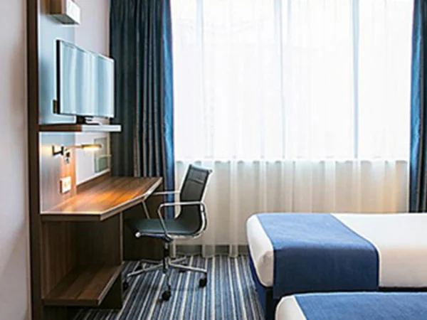 Amsterdam-holiday-inn-express-amsterdam-schipol-twin-room