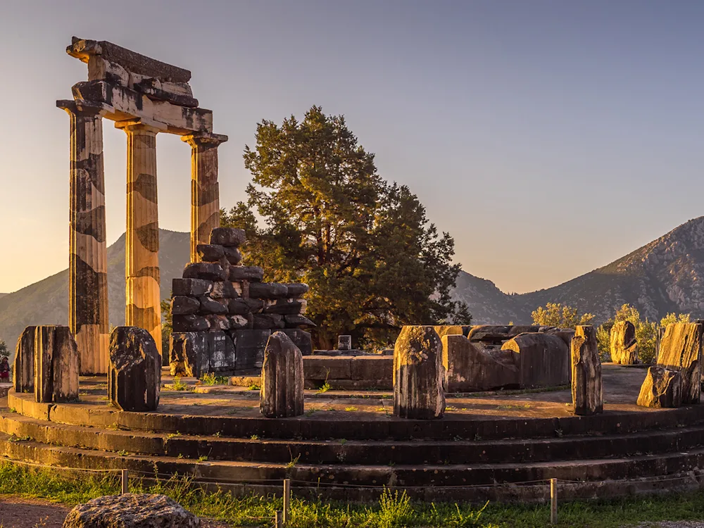 athena-temple-delphi-greece-swiper-hero-gallery
