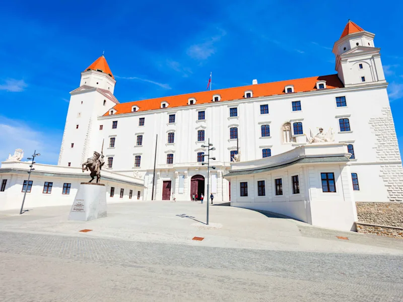 bratislava-castle-a-taste-of-eastern-europe-day-5