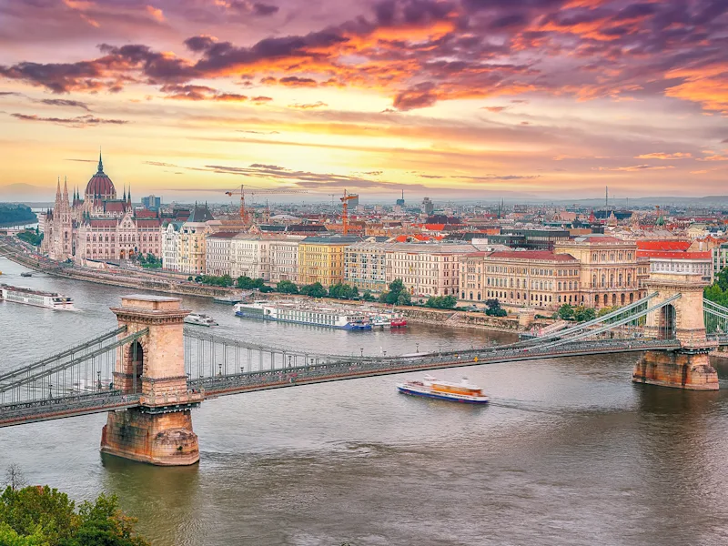 budapest-chain-bridge-parliament-hungary