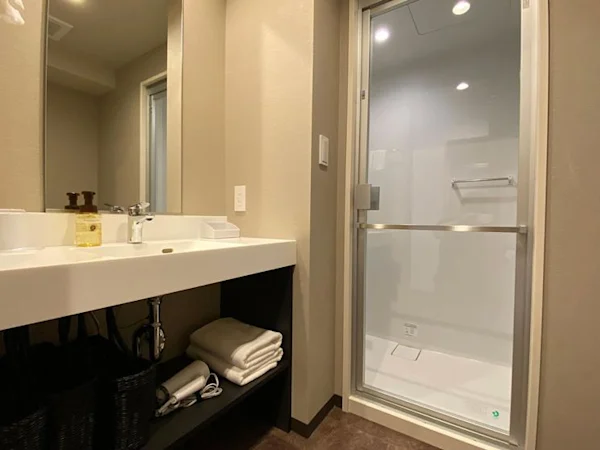 chisun-premium-kyoto-kujo-hotel-bathroom