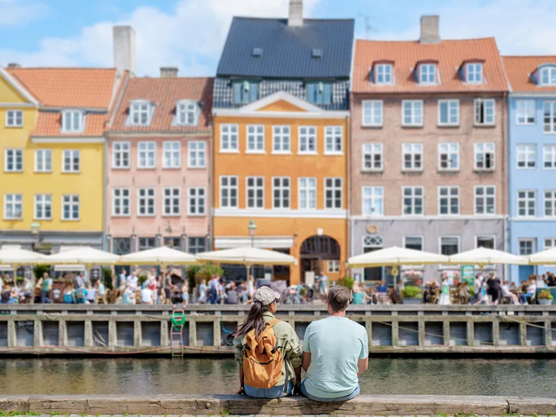denmark-copenhagen-nyhavn-canal-couple