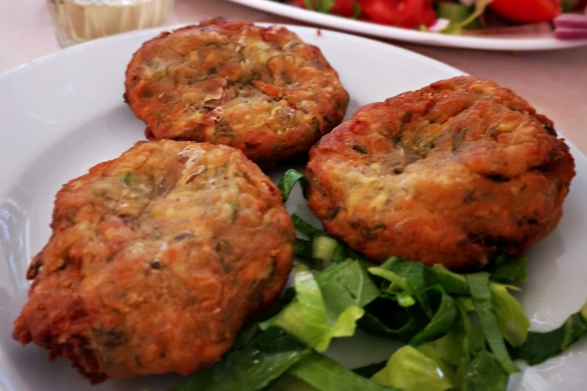Kolokithokeftedes, Greek food