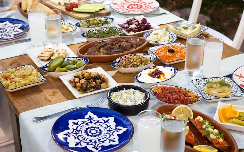 Greek-tapas-traditional-greek-dancing