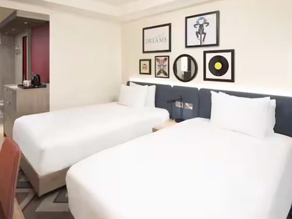 hampton-by-hilton-london-city-hotel-room