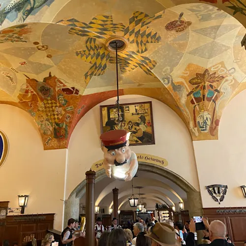 hofbrauhaus-beer-hall-in-munich-germany-instagram-_expatexplore