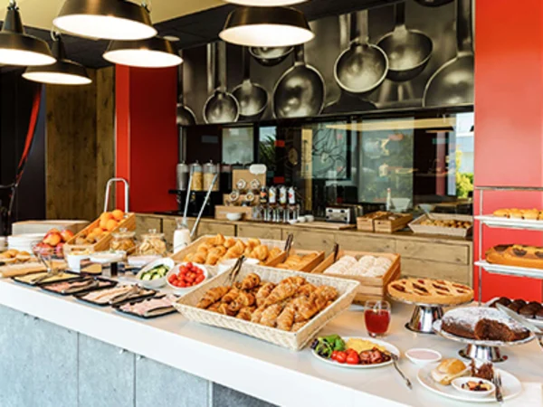 ibis-Milano-Fiera-hotel-breakfast