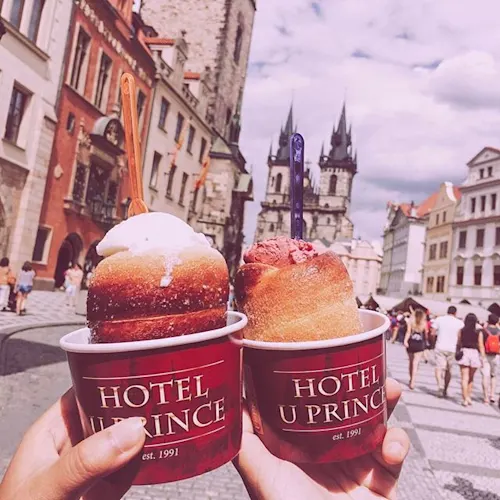 Instagram-Prague-Czech-Republic-_herlostmango