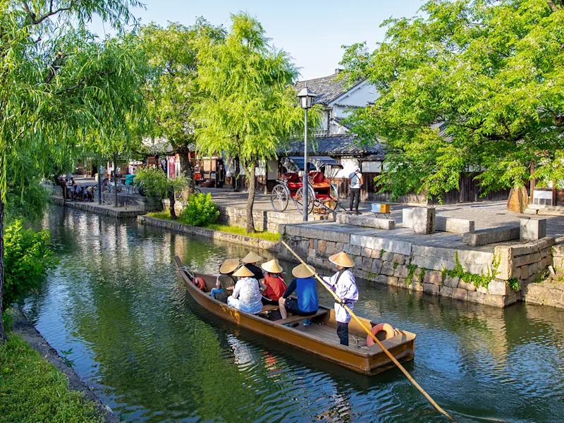 Kurashiki-boat-river-Japan