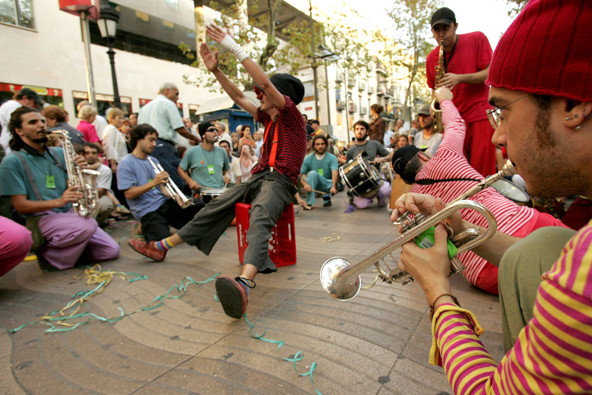 Street performers in Barcelona 