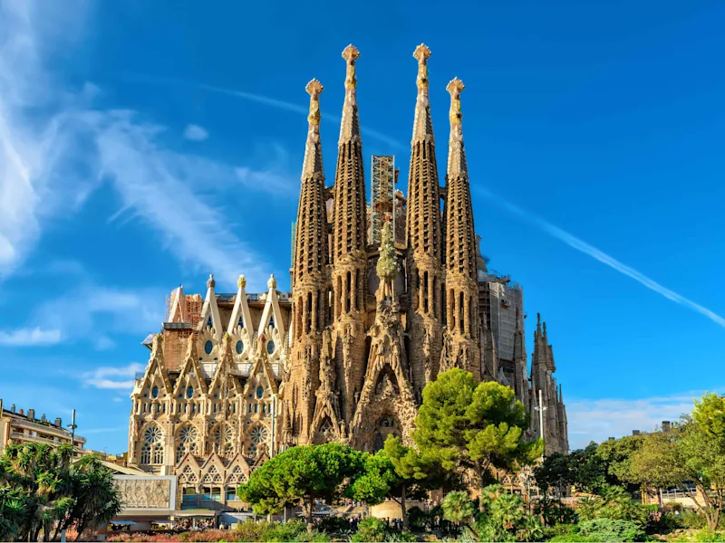 la-sagrada-familia-barcelona-europe-explorer