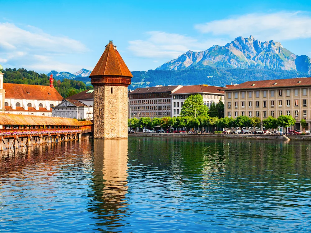 Lucerne-chape-bridge-switzerland-swiper-hero-gallery