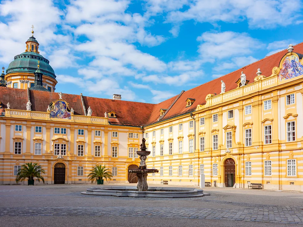 melk-abbey-austira-courtyard-swiper-hero-gallery