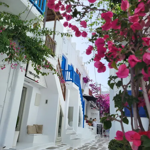 mykonos-santorini-greece-street-instagram-_scouserandherlittleoneexplore