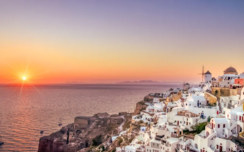 oia-sunset-santorini-greece