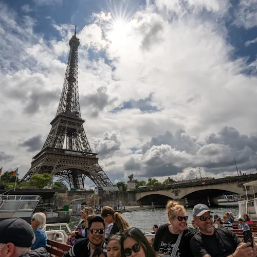 paris-eiffel-tower-river-boat-france-instagram-_geonburden