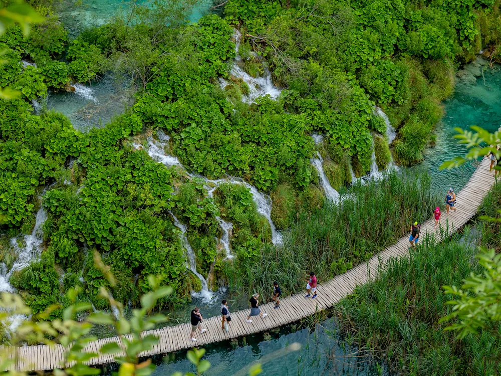 plitvice-lakes-national-park-croatia-swiper-hero-gallery