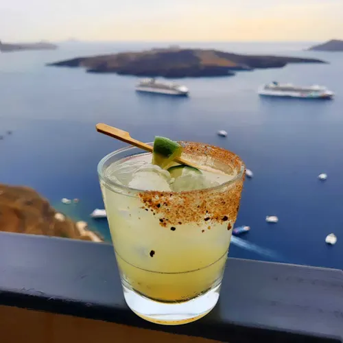 santorini-greece-cocktail-instagram-_scouserandherlittleoneexplore