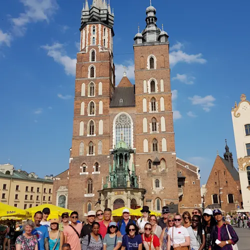 St-Marys-Basilica-krakow-poland-group-photo-instagram-_scouserandherlittleoneexplore