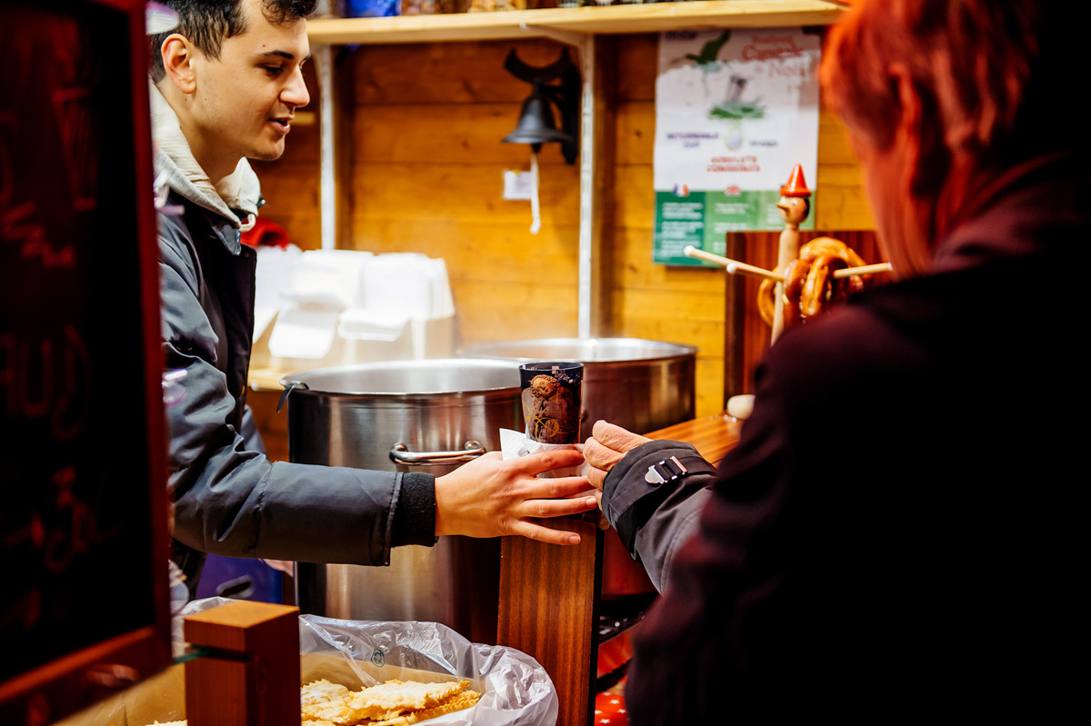 Glüwhein at a market