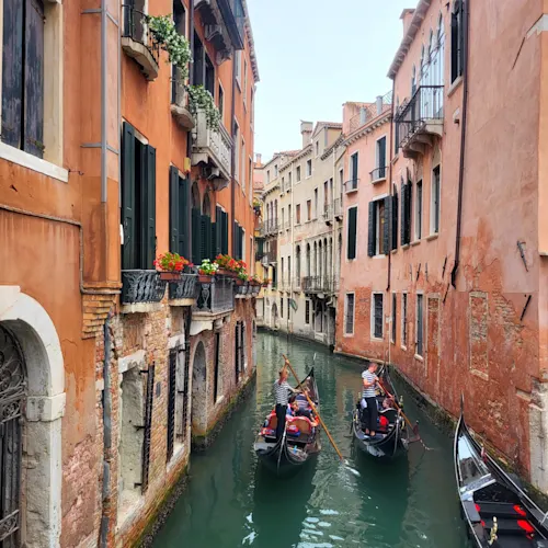 venice-canal-italy-gondola-instagram-_scouserandherlittleoneexplore