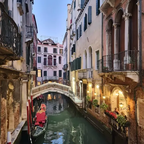 venice-italy-autumn-night-instagram-_expatexplore