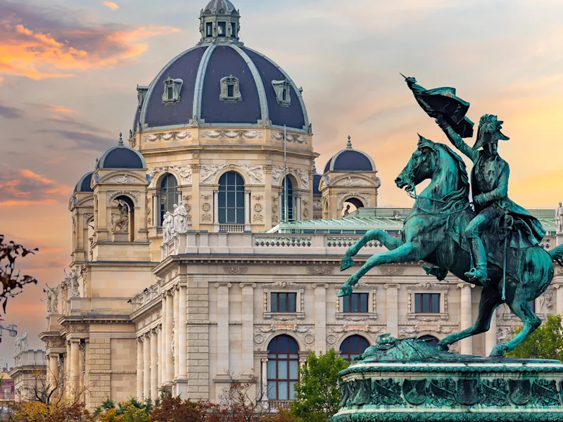 Vienna-Austria-building-statue
